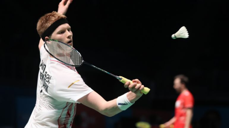 面对门将轻 面对门将轻